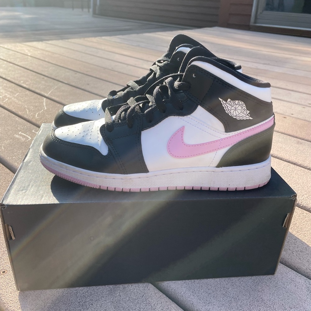 Jordan 1 mids